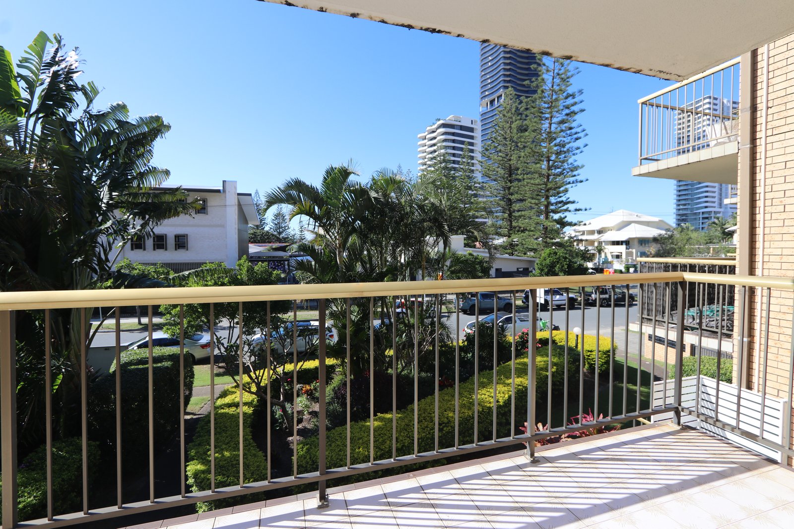 7/4 Mary Avenue BROADBEACH 2