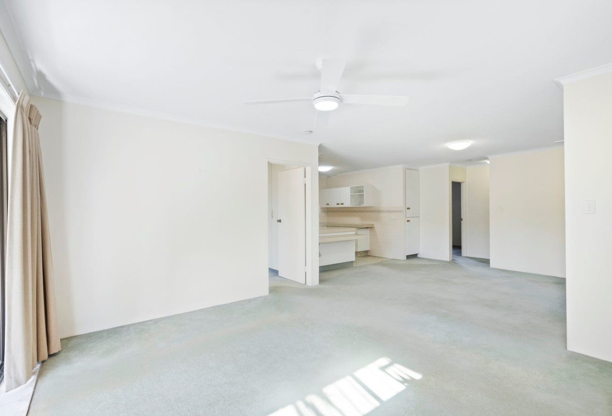 7/4 Mary Avenue BROADBEACH 4
