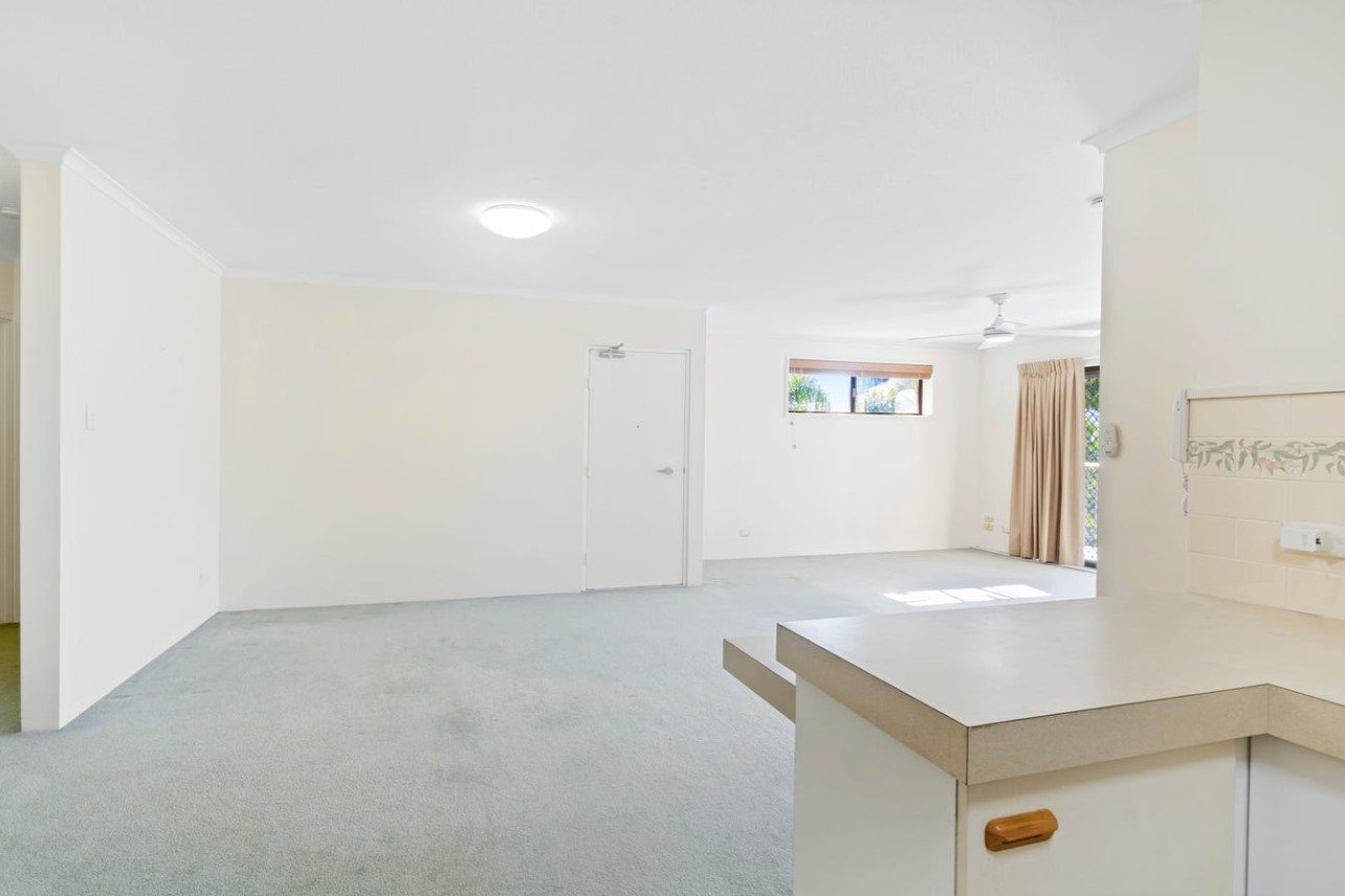 7/4 Mary Avenue BROADBEACH 8