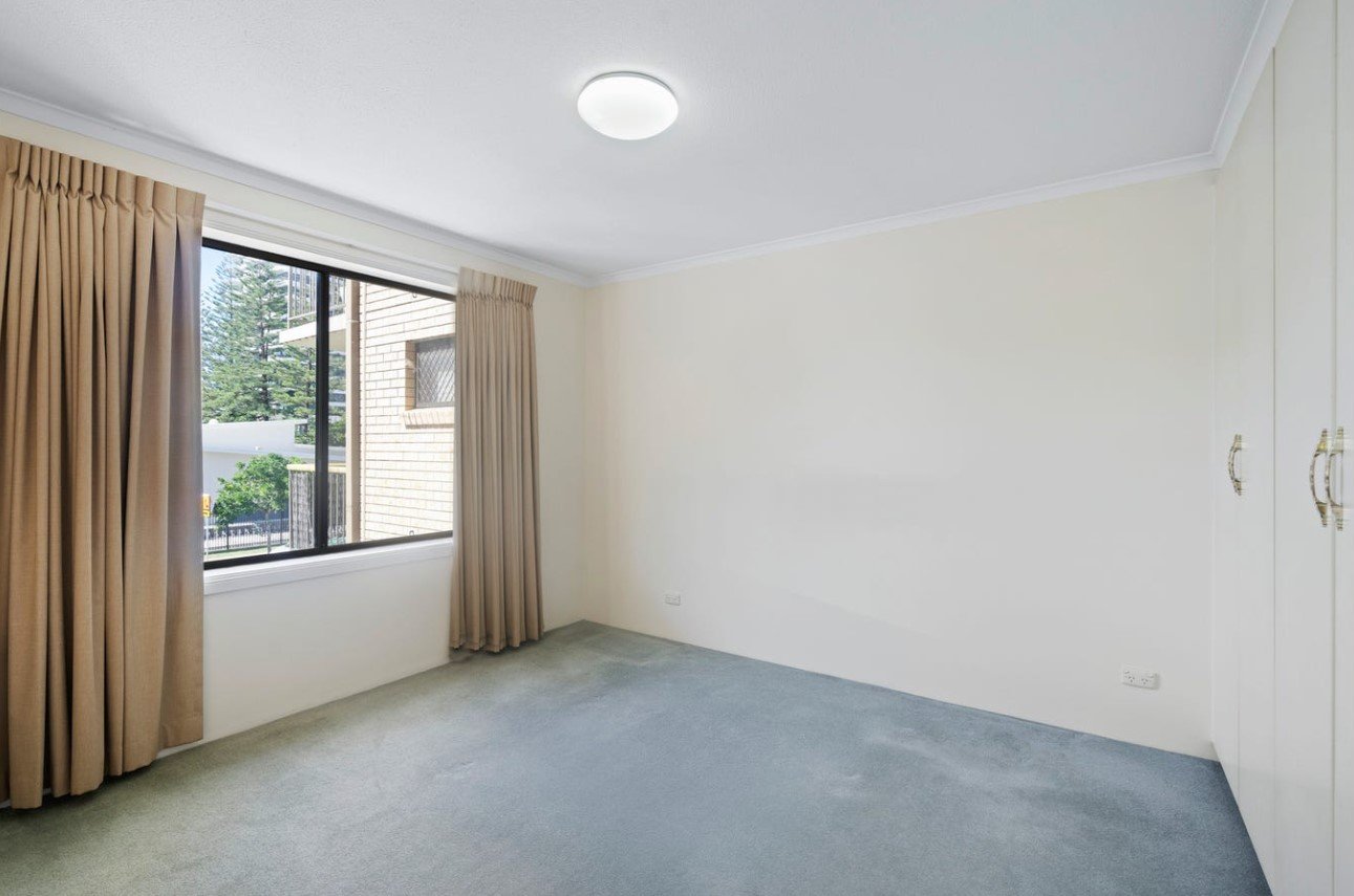 7/4 Mary Avenue BROADBEACH 9