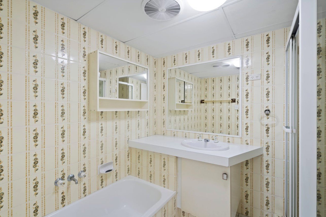 7/4 Mary Avenue BROADBEACH 11