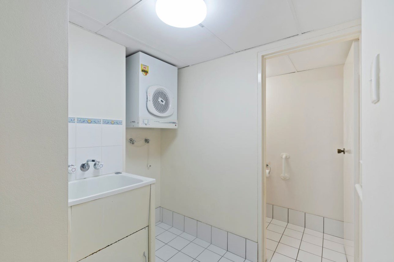 7/4 Mary Avenue BROADBEACH 12