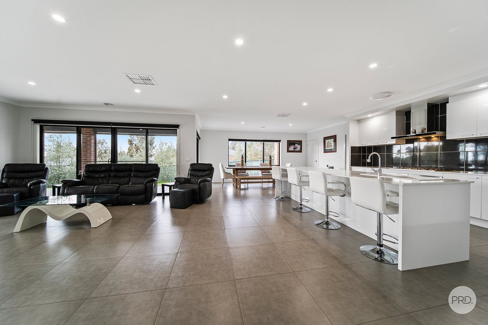 74 Queen Street KANGAROO FLAT 3