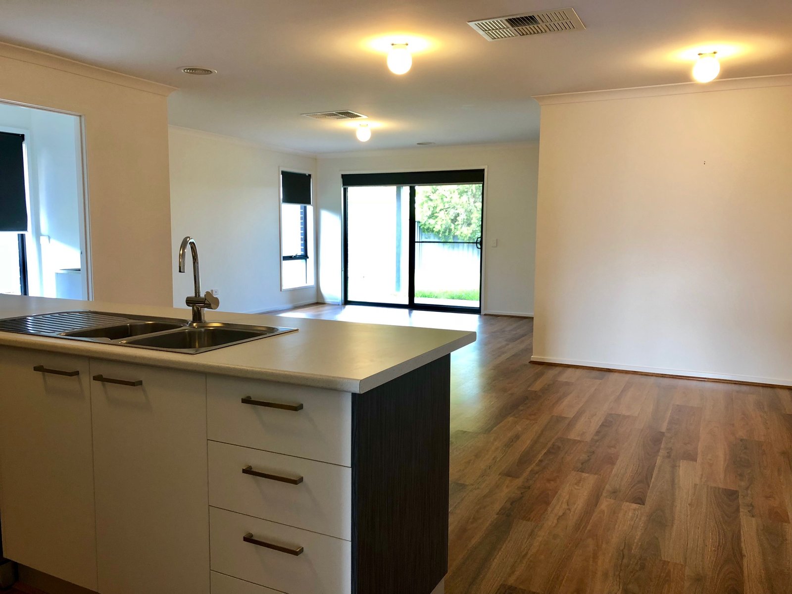 74 Riverboat Drive THURGOONA 3