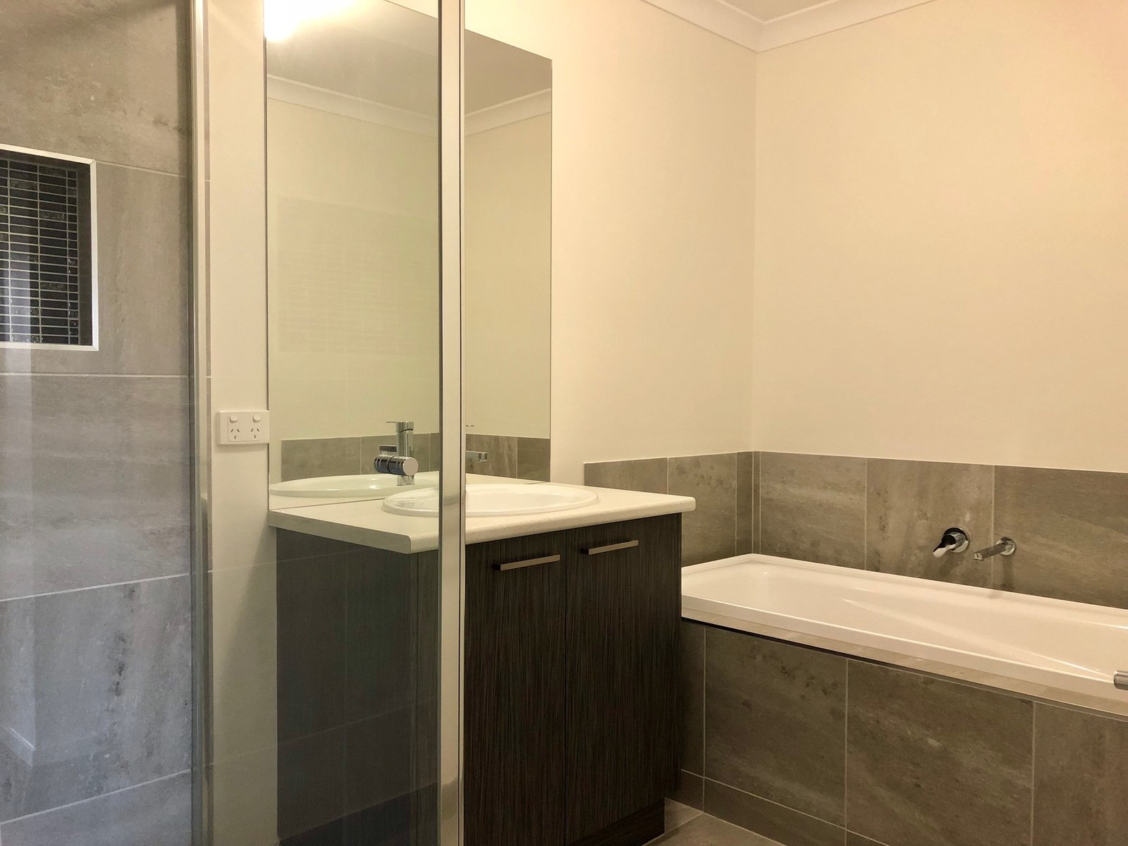 74 Riverboat Drive THURGOONA 10