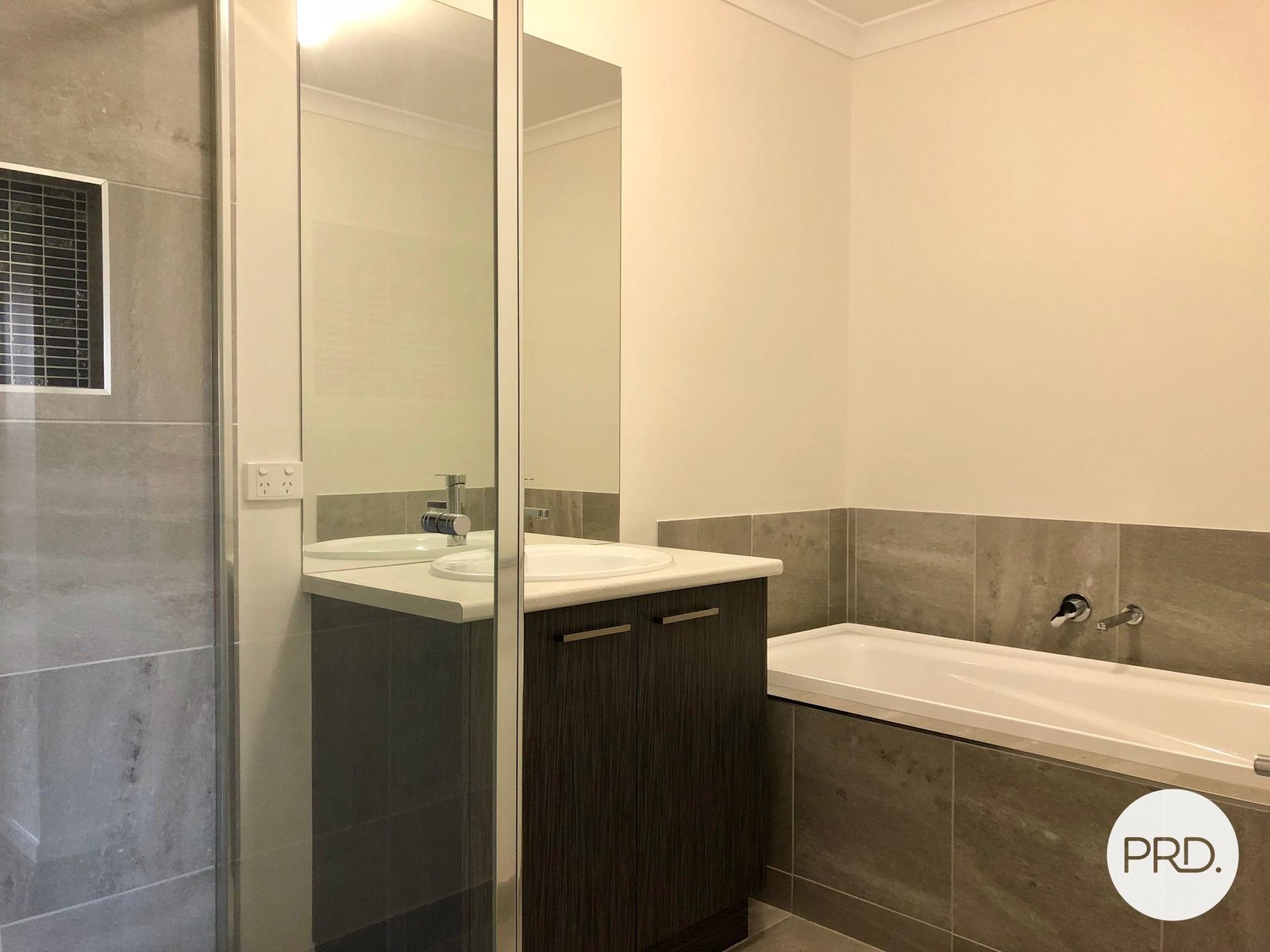 74 Riverboat Drive THURGOONA 11