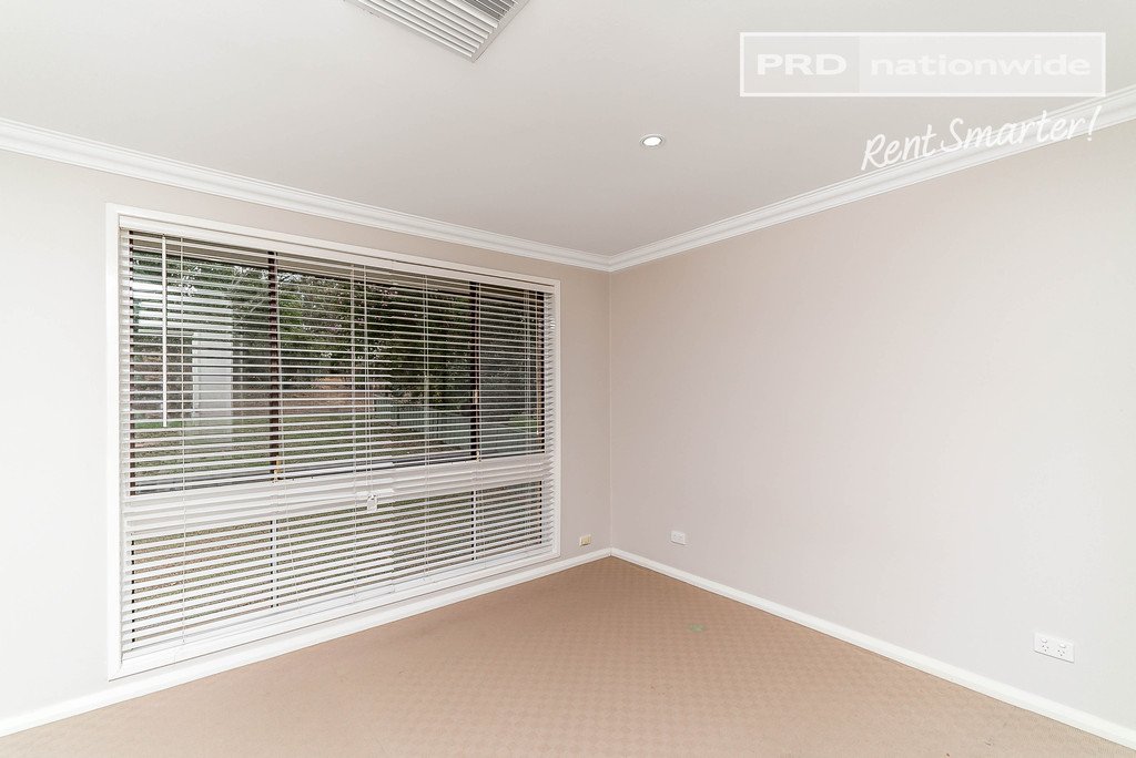 74 Simkin Crescent KOORINGAL 6