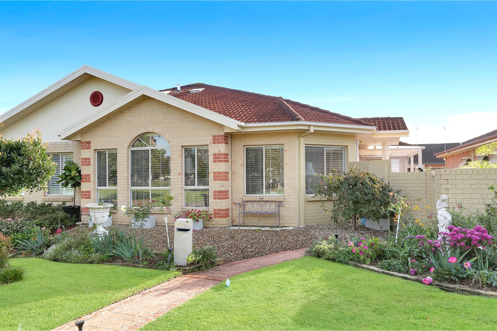 74 Stanthorpe Drive KANAHOOKA 1