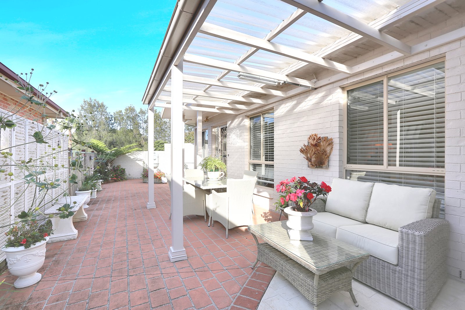 74 Stanthorpe Drive KANAHOOKA 9