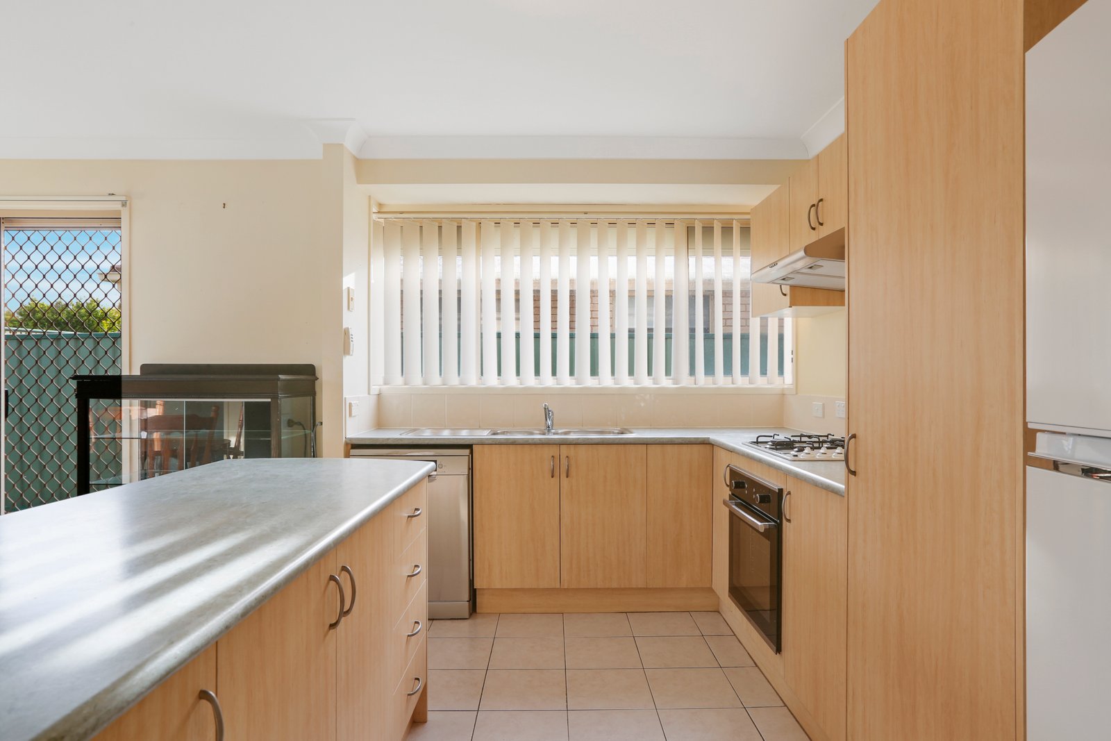 74 Sunnybank Crescent HORSLEY 1