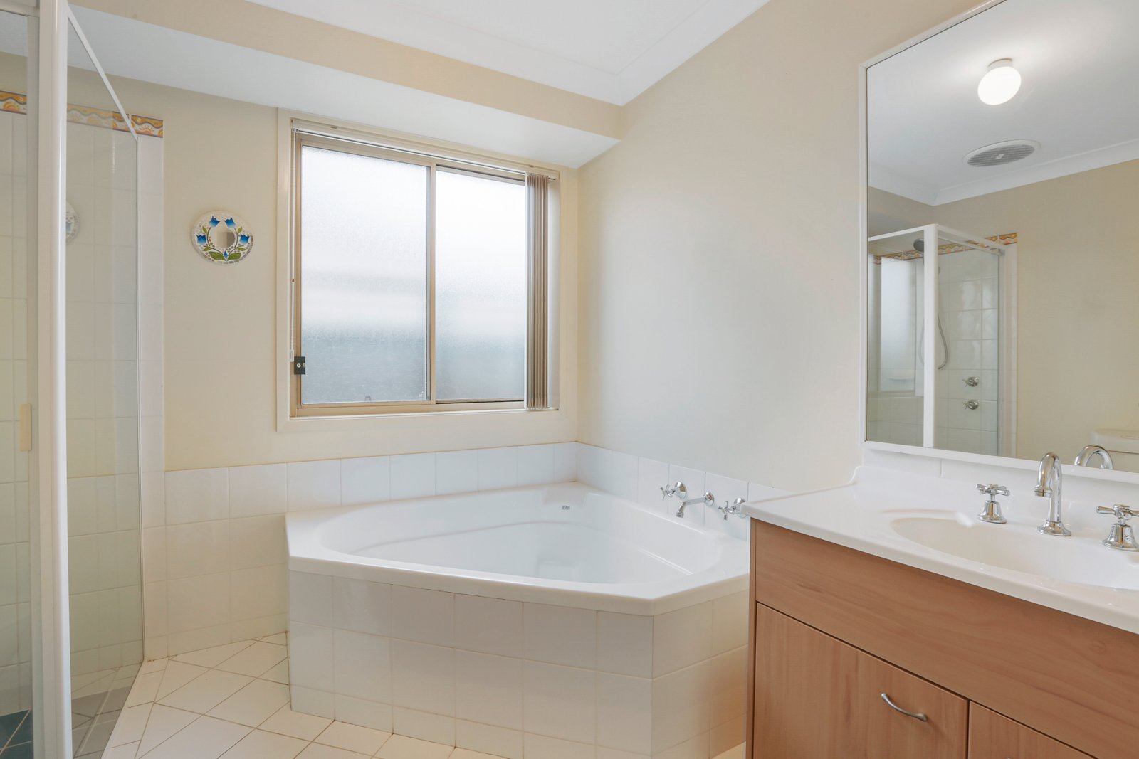 74 Sunnybank Crescent HORSLEY 7