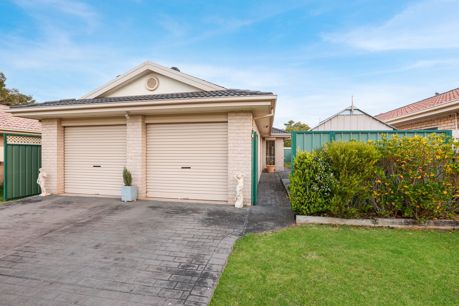 74 Sunnybank Crescent HORSLEY 9