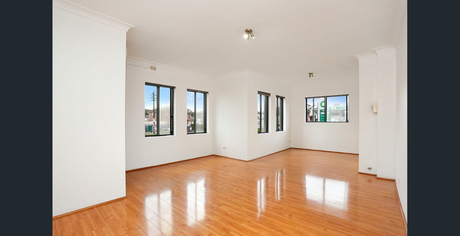 7/409-411 Hume Highway YAGOONA 2