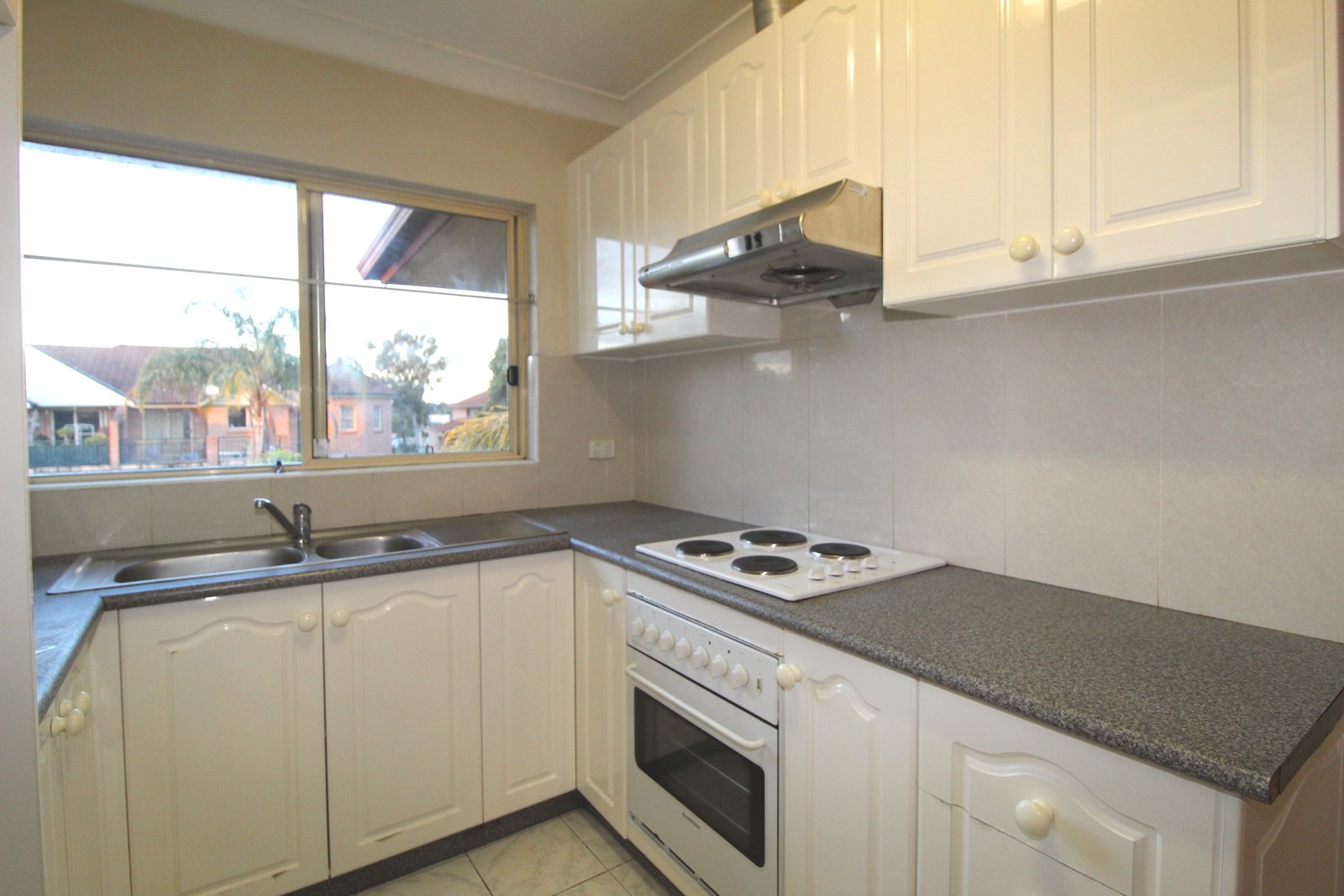 7/41-43 Hampden Street BEVERLY HILLS 4