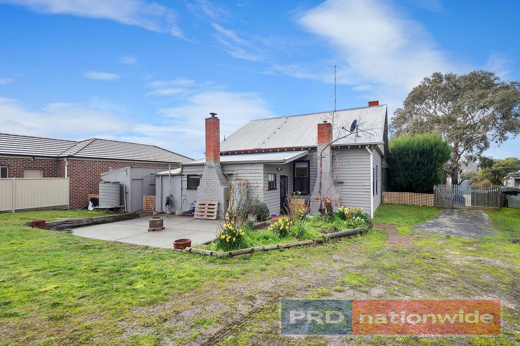 742 Geelong Road CANADIAN 8