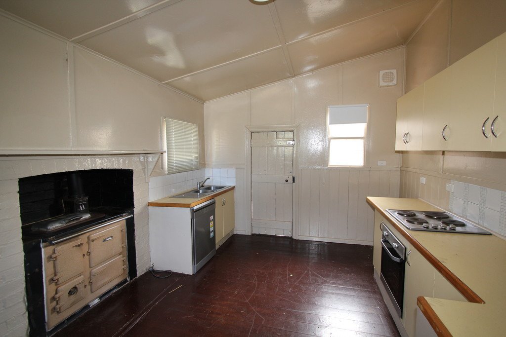 742 Geelong Road CANADIAN 2