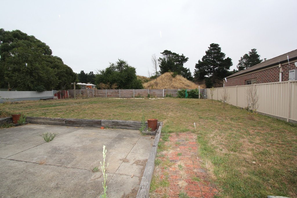 742 Geelong Road CANADIAN 10