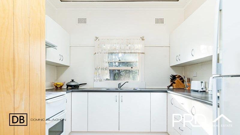 742 Henry Lawson Drive PICNIC POINT 3
