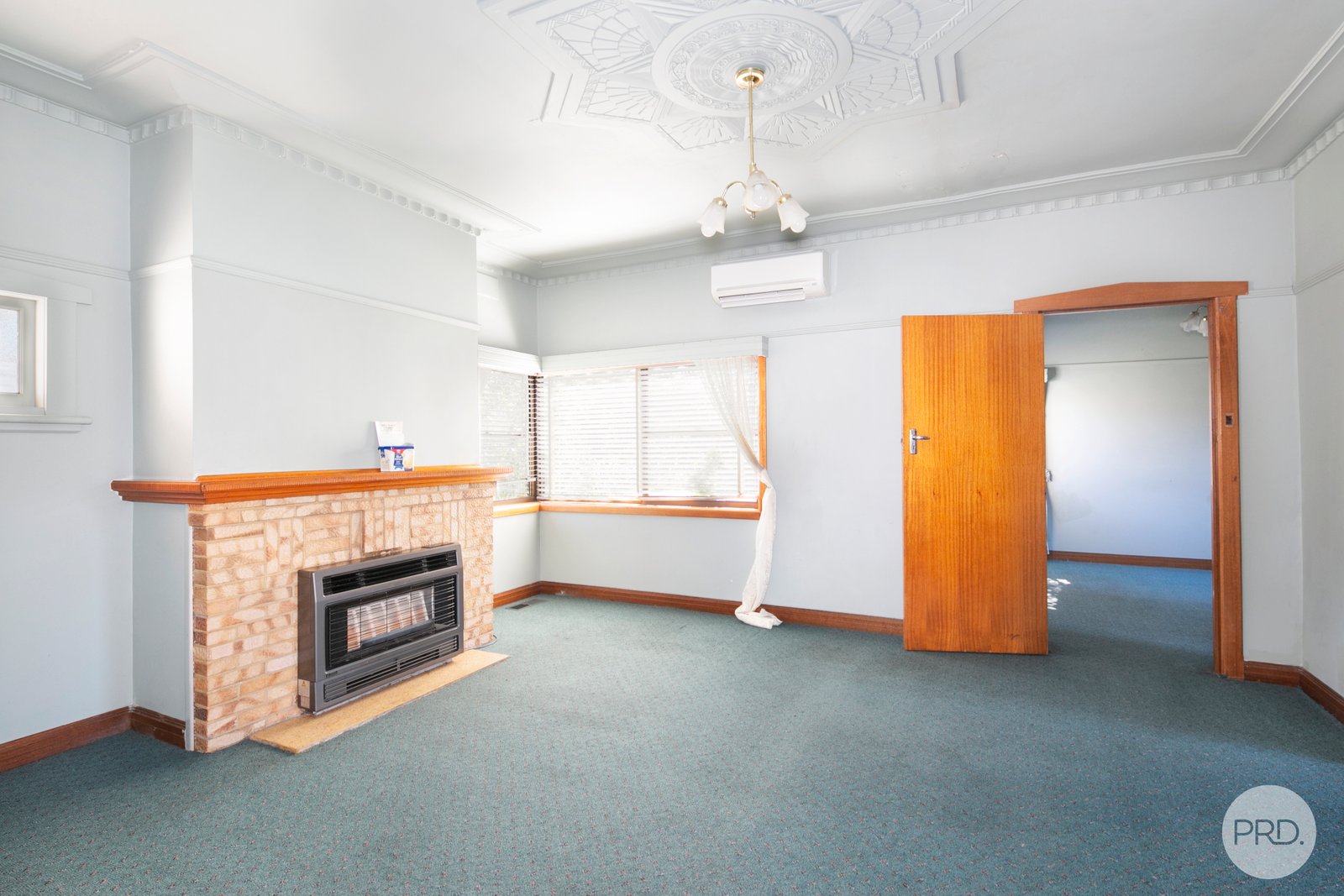 743 Geelong Road CANADIAN 4