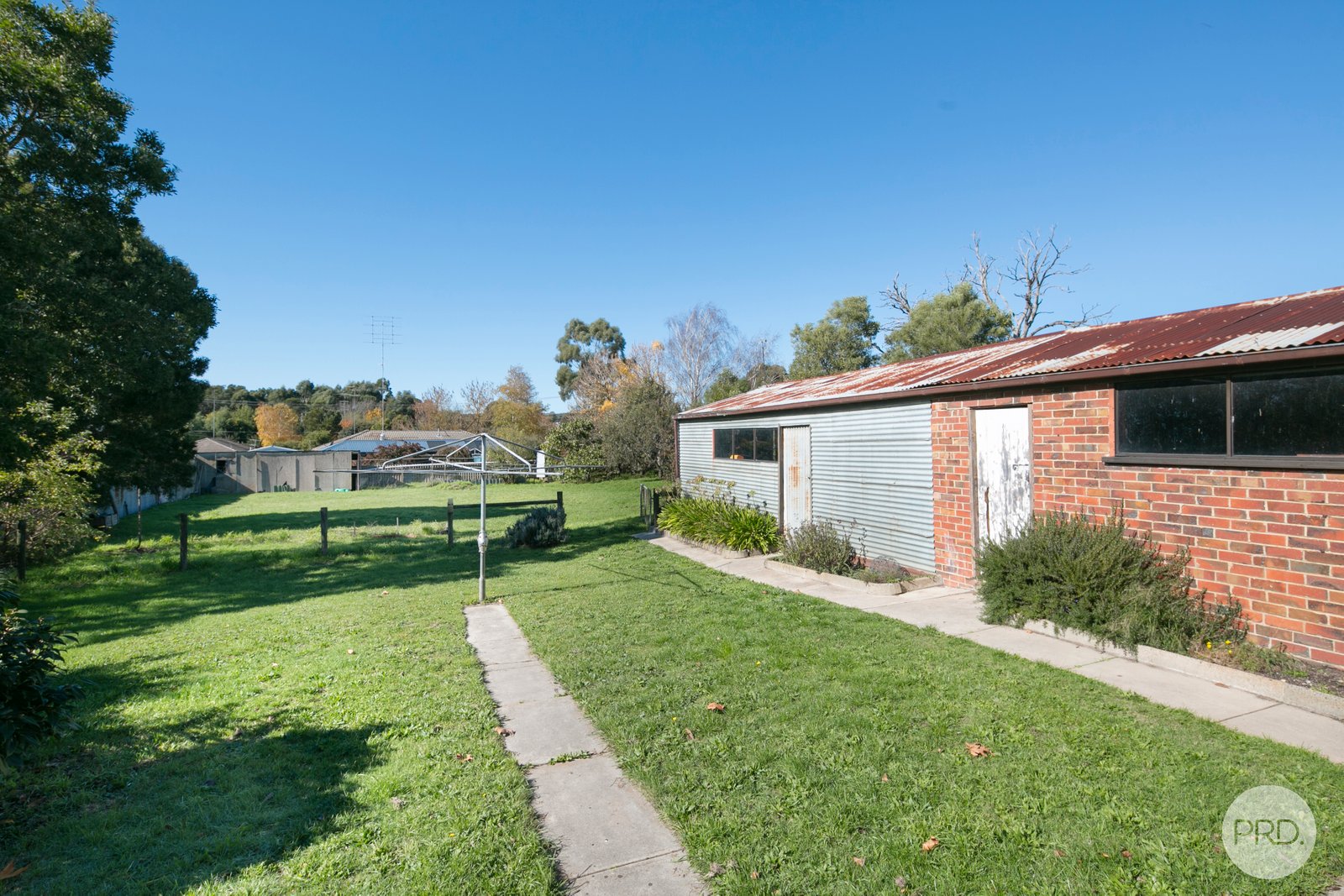 743 Geelong Road CANADIAN 12