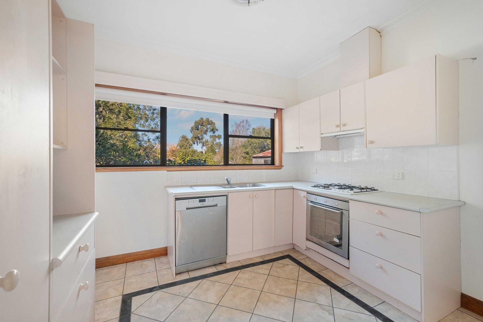 Gallery: 743 Geelong Road