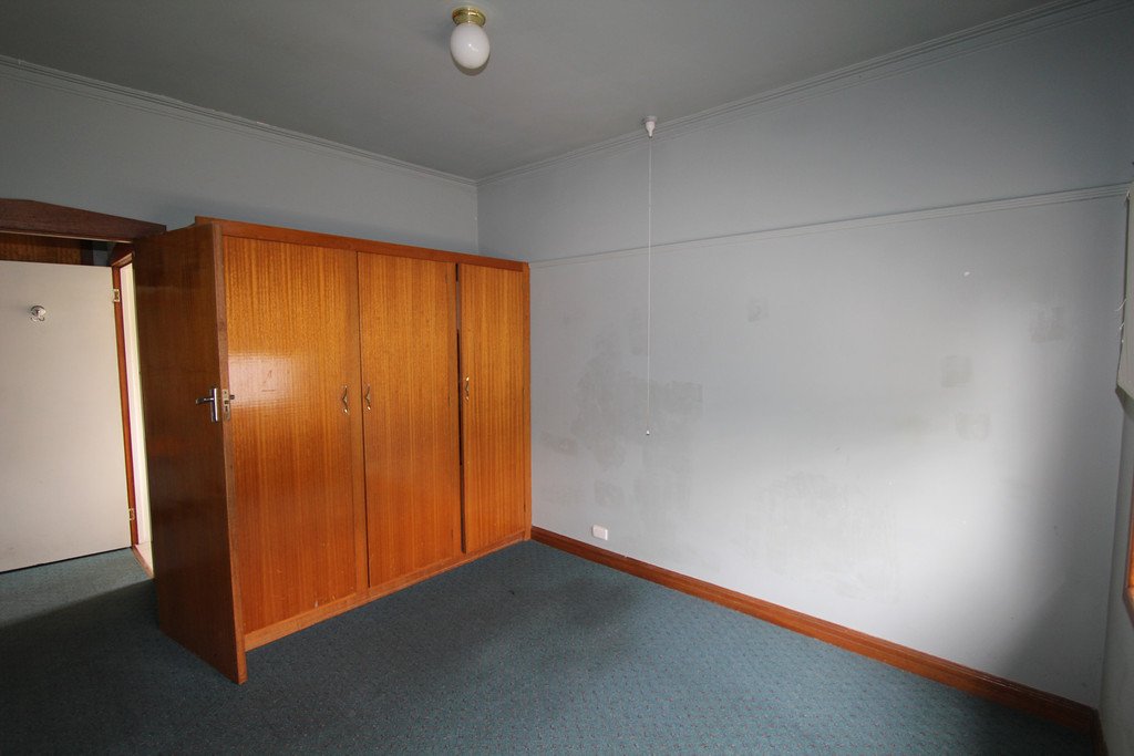 743 Geelong Road CANADIAN 8