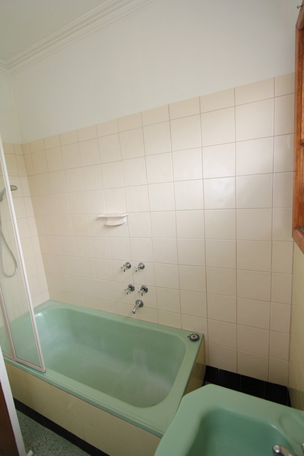 743 Geelong Road CANADIAN 9