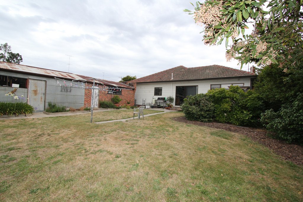 743 Geelong Road CANADIAN 11