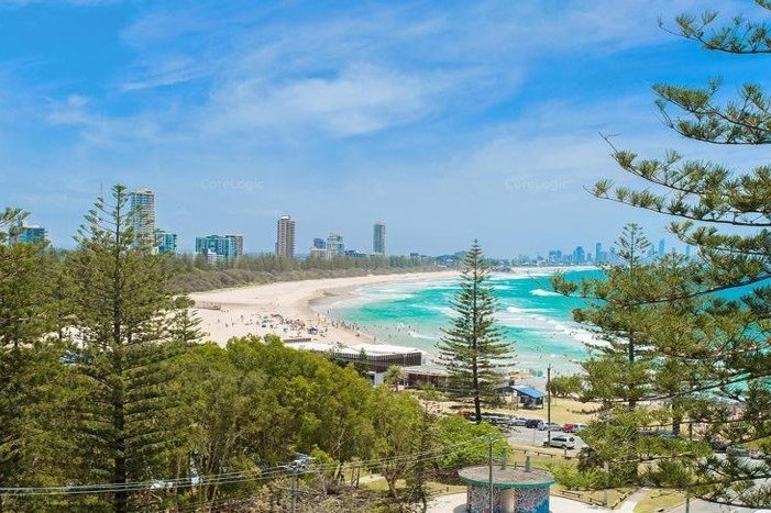 74/45 Hayle Street BURLEIGH HEADS 1