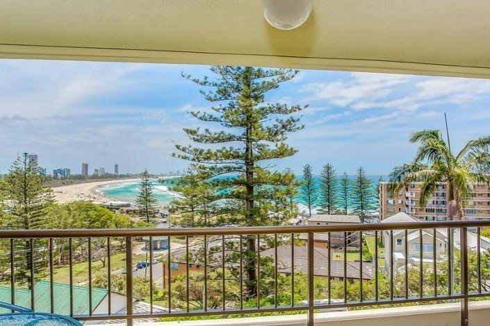 74/45 Hayle Street BURLEIGH HEADS 2