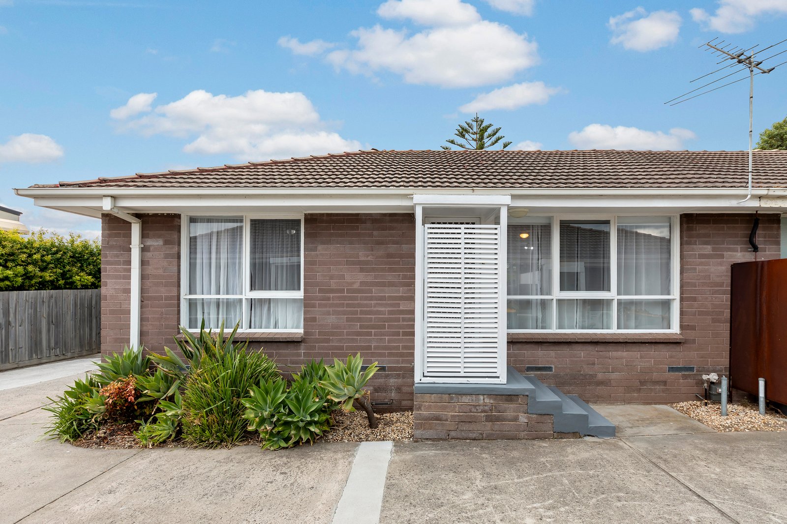 Gallery: 7/462 Station Street
