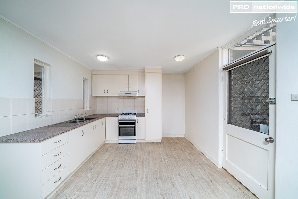 74A Tompson  WAGGA WAGGA 3