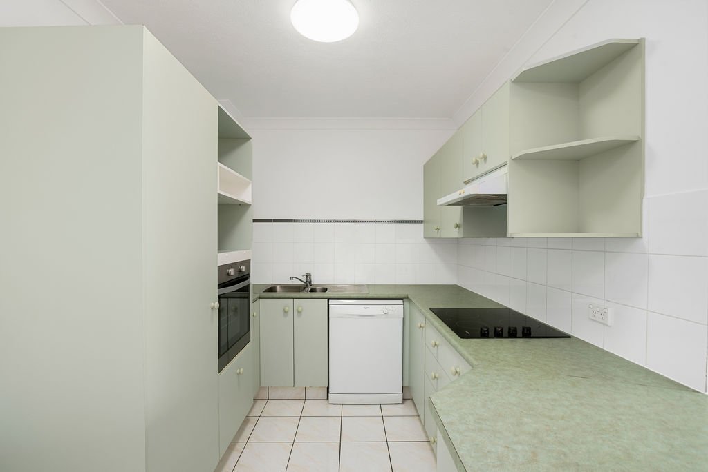 7/5-7 Ocean St  COOLANGATTA 3