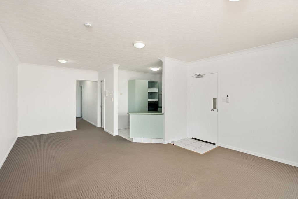 7/5-7 Ocean St  COOLANGATTA 4