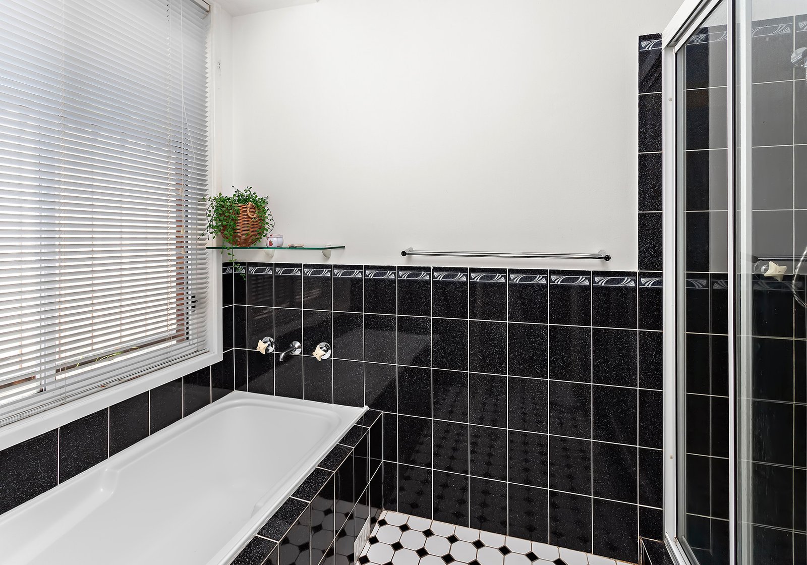 75 Chillawong Circuit BLACKBUTT 10