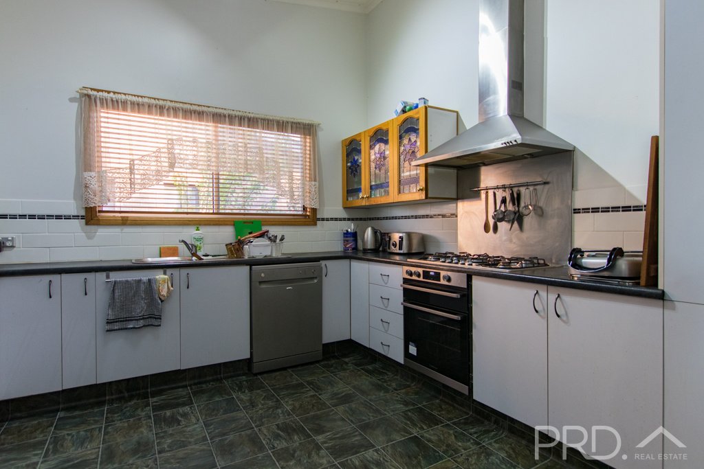 75 Dalhunty Street TUMUT 4