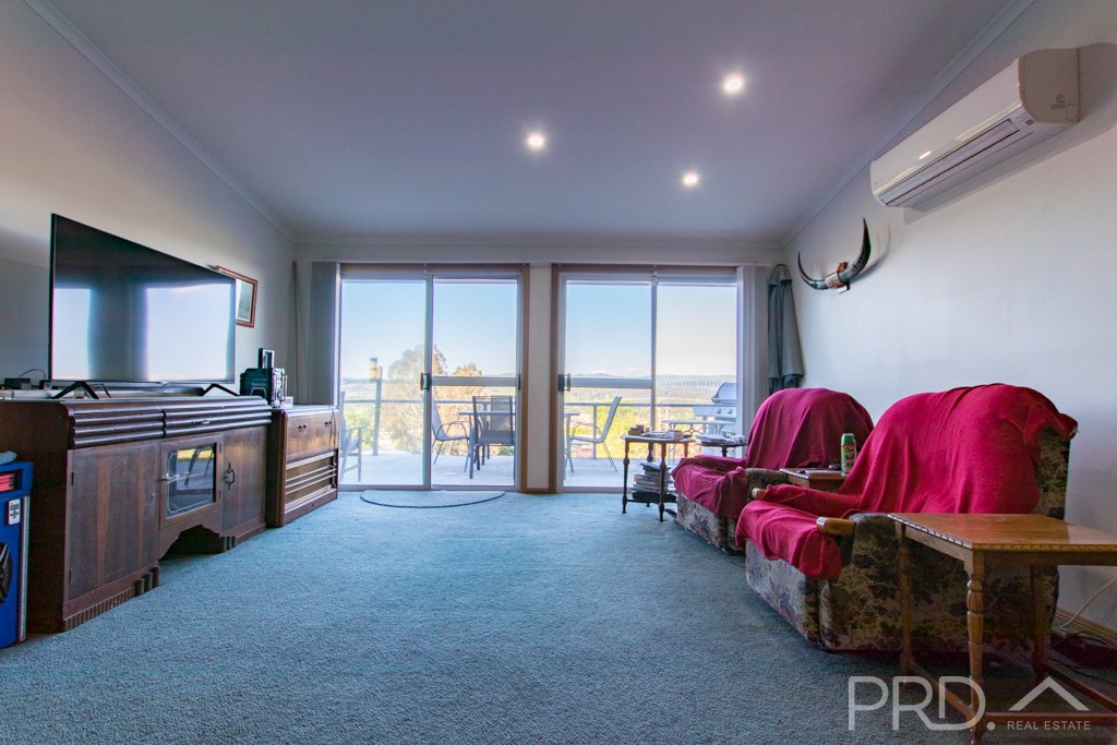 75 Dalhunty Street TUMUT 7