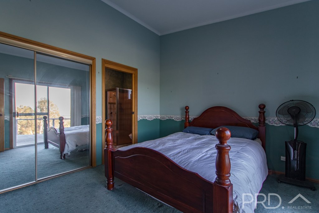 75 Dalhunty Street TUMUT 9