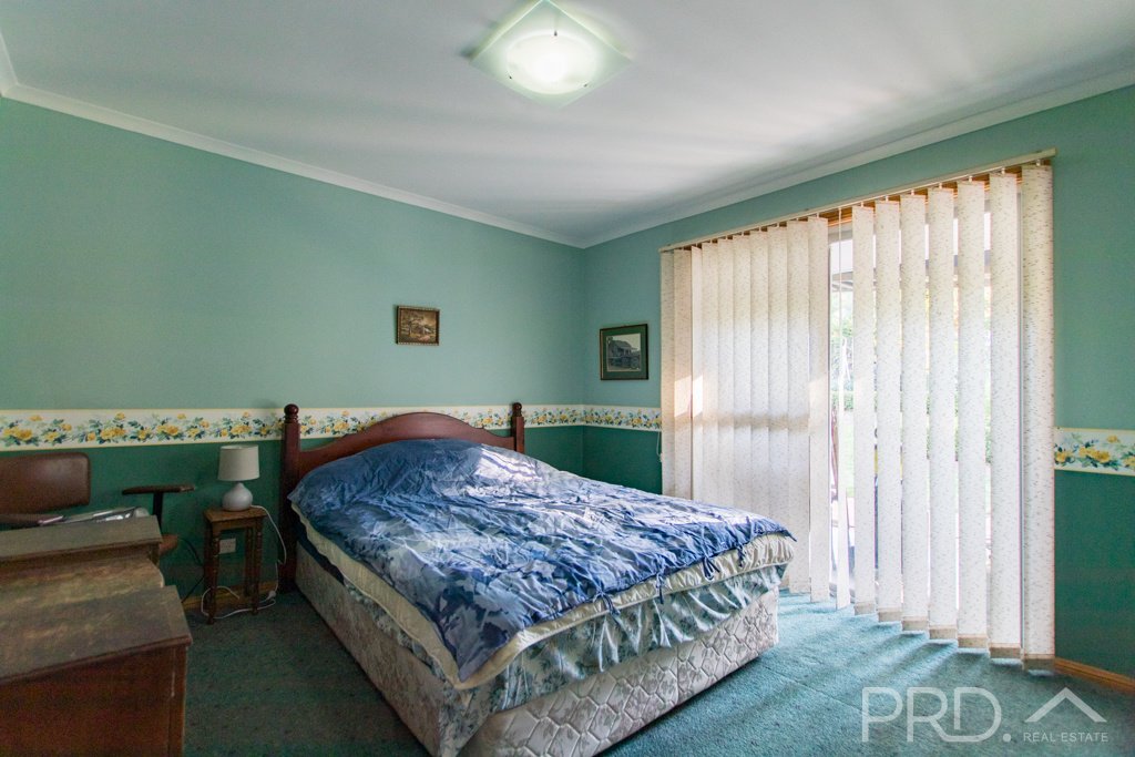75 Dalhunty Street TUMUT 11