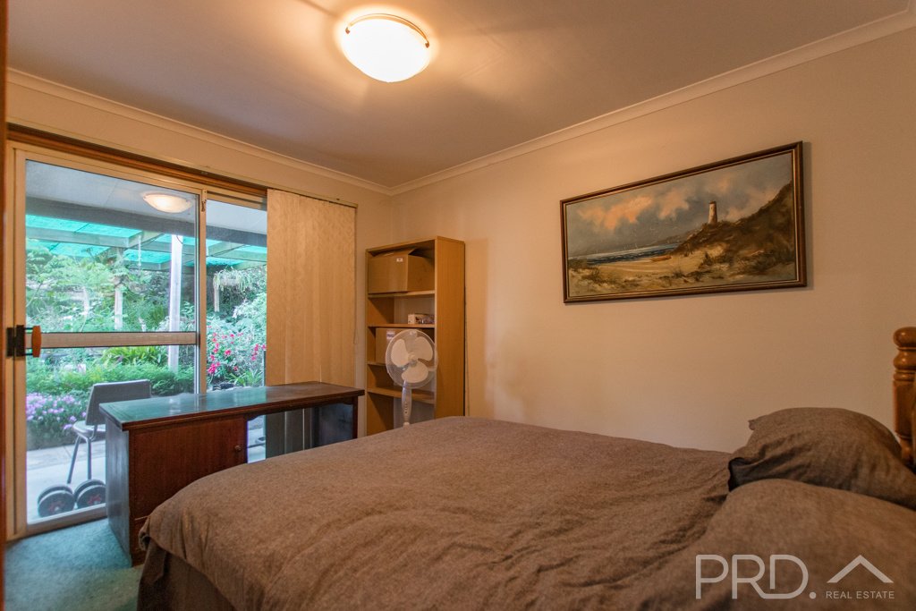 75 Dalhunty Street TUMUT 12