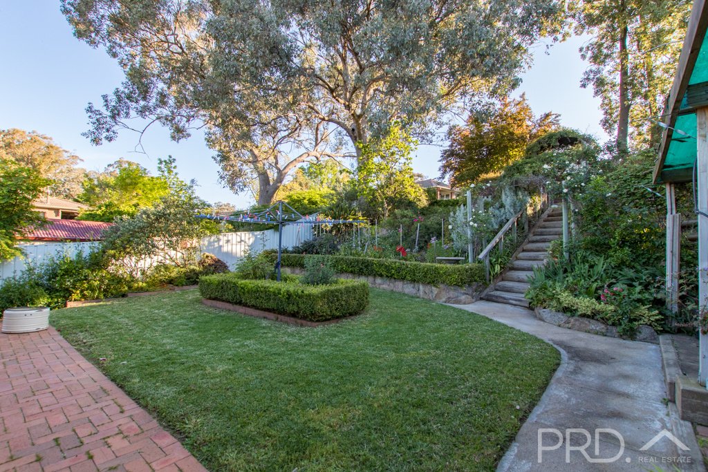 75 Dalhunty Street TUMUT 14