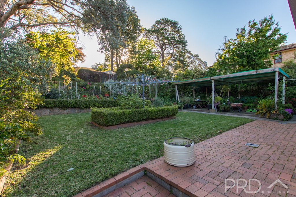 75 Dalhunty Street TUMUT 15