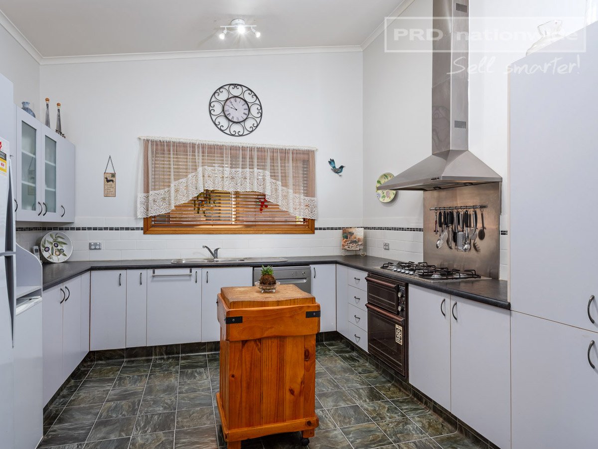 75 Dalhunty Street TUMUT 4