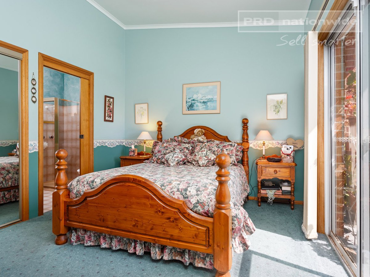 75 Dalhunty Street TUMUT 9