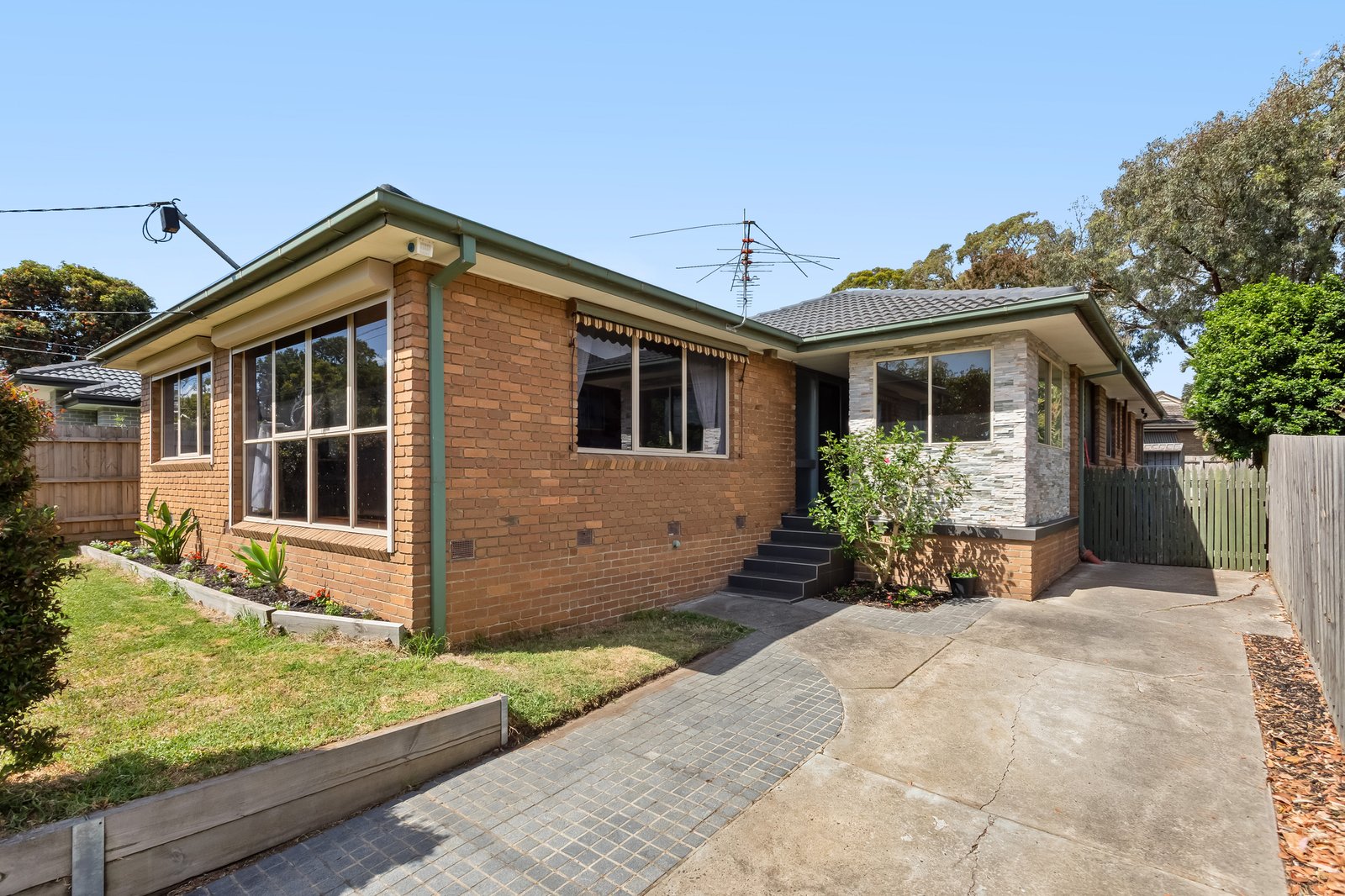 Gallery: 75 Howard Road