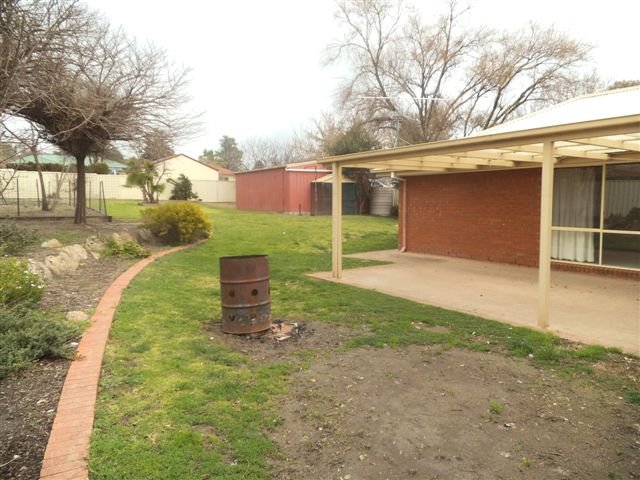 75 Lockhart Street ADELONG 4