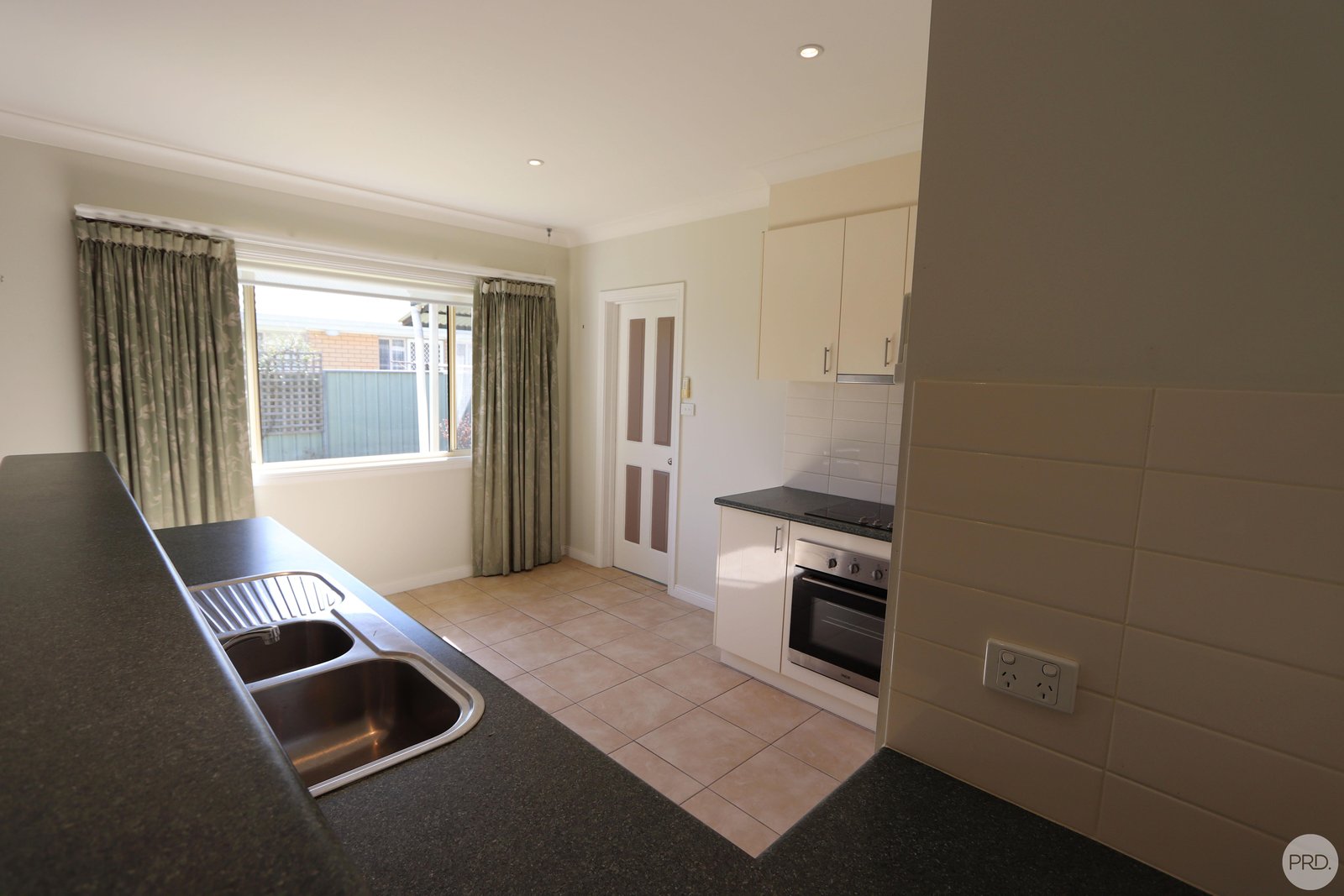 75 Murray Street TUMBARUMBA 11