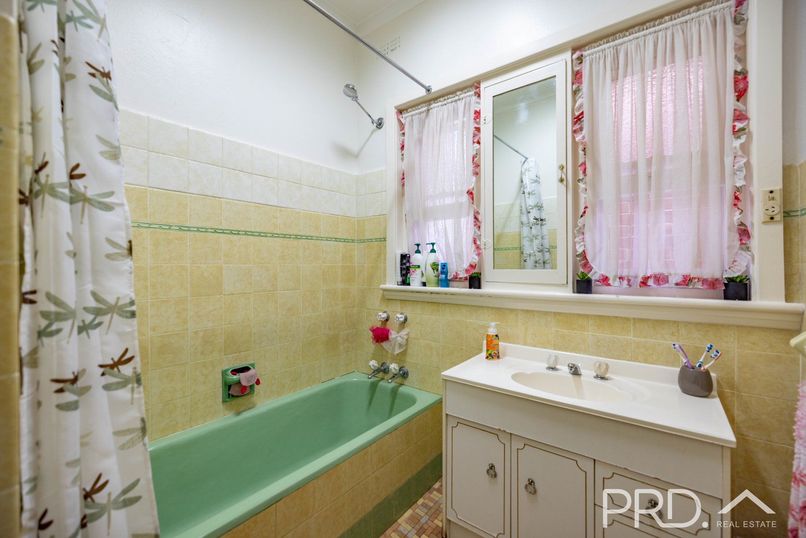 75 Simpson Street TUMUT 10