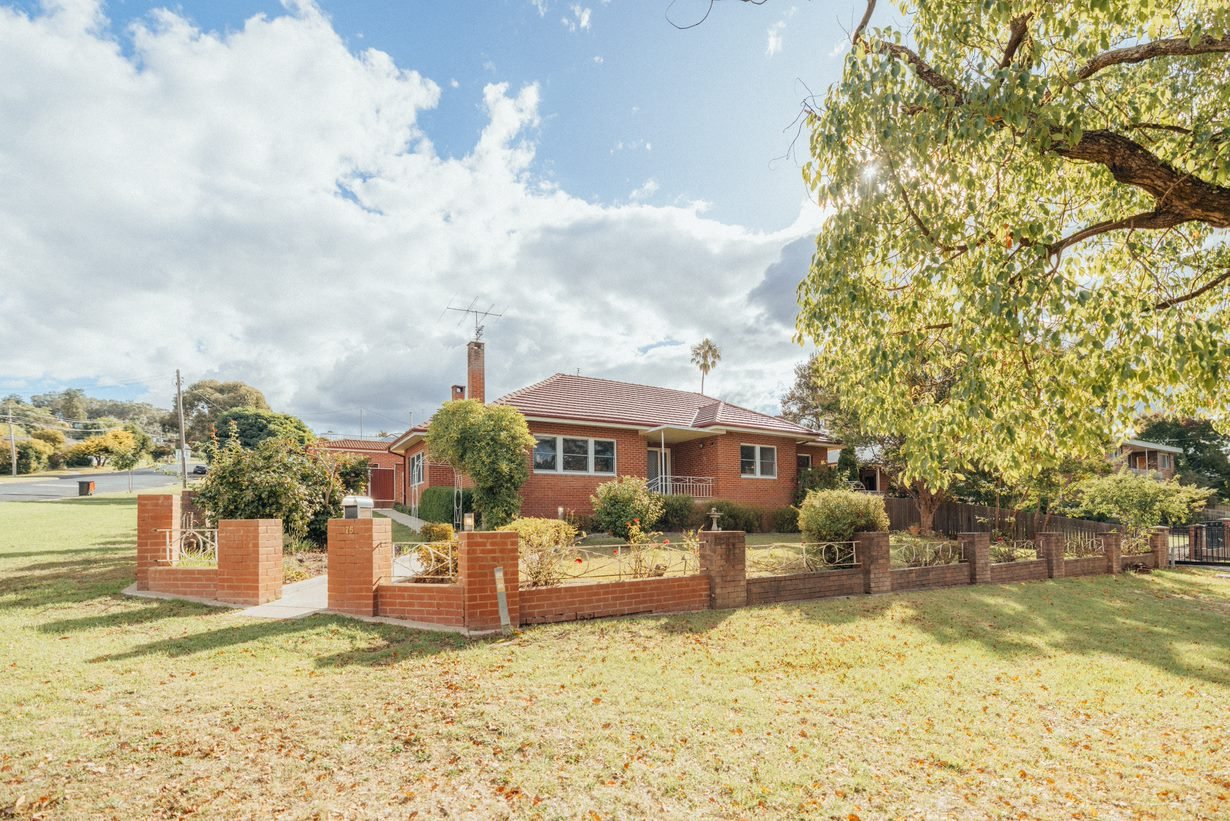 75 Simpson Street TUMUT 1