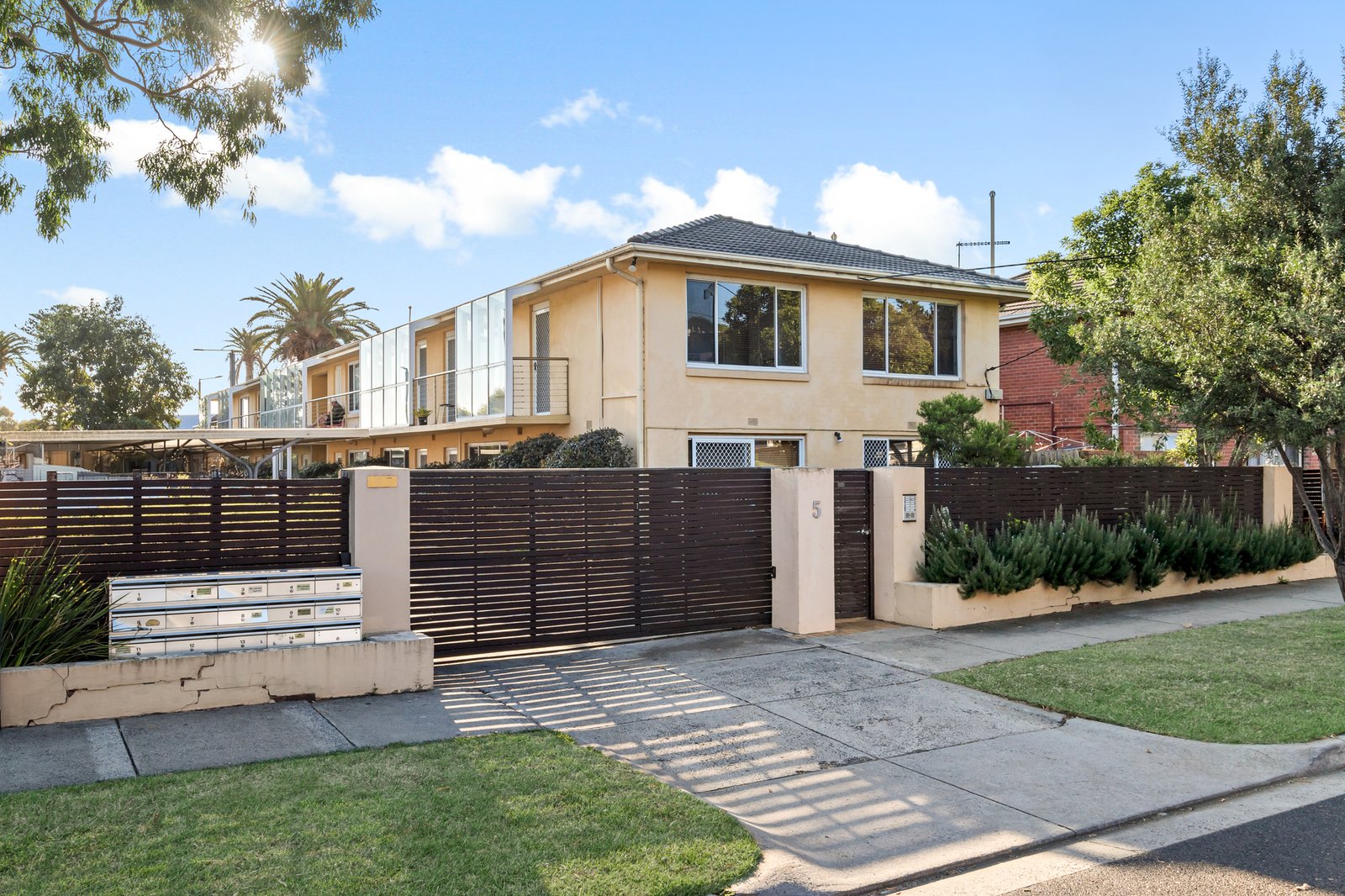 Gallery: 7/5 Station Street